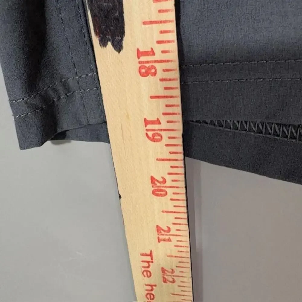 Kuhl Shorts Mens Medium Gray 10 Inseam Chino Elastic Waist Stretch 5257